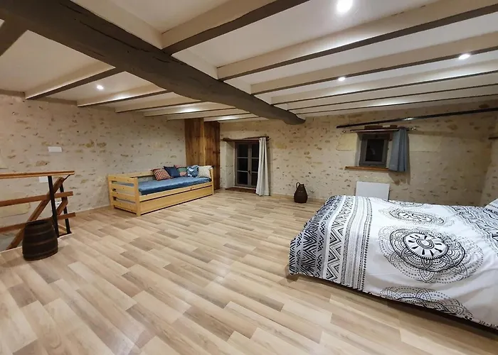 De Marcoux, Authentic And Warme House בית נופש